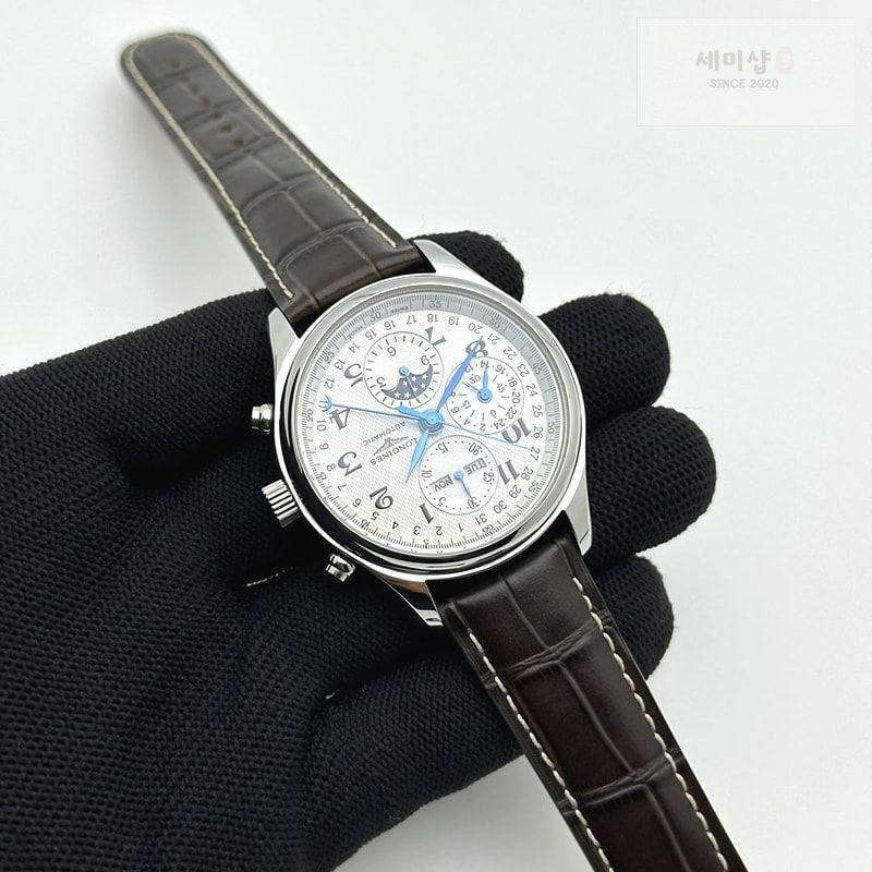 론진 GS공장 론진 마스터컬렉션 문페이즈 스틸 화이트다이얼 가죽스트랩 MASTER MOONPHASE CHRONOGRAPH SS WHITE DIAL ON BROWN LEATHER STRAP A7751 시계 4번 이미지