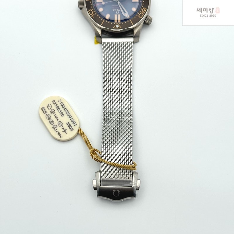 Omega VS공장 오메가 씨마스터 다이버 300M 노타임투다이 007에디션 블랙다이얼 매쉬스트랩 v4 NTTD Seamaster 300 "No Time to Die" Limited Edition VSF 1:1 Best Edition on Titanium Mesh Bracelet A8806 V5 시계 8번 이미지