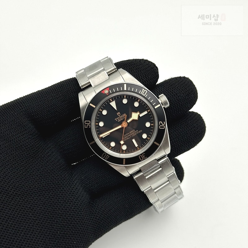Tudor ZF공장 튜더 블랙베이58 스틸 블랙베젤 블랙다이얼 브레이슬릿 HERITAGE BLACK BAY SHIELD 39MM SS BLACK BEZEL ON SS BRACELET A2824 시계 2번 이미지