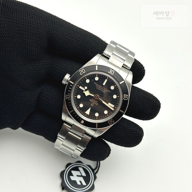 Tudor ZF공장 튜더 블랙베이58 스틸 블랙베젤 블랙다이얼 브레이슬릿 HERITAGE BLACK BAY SHIELD 39MM SS BLACK BEZEL ON SS BRACELET A2824 시계 4번 이미지