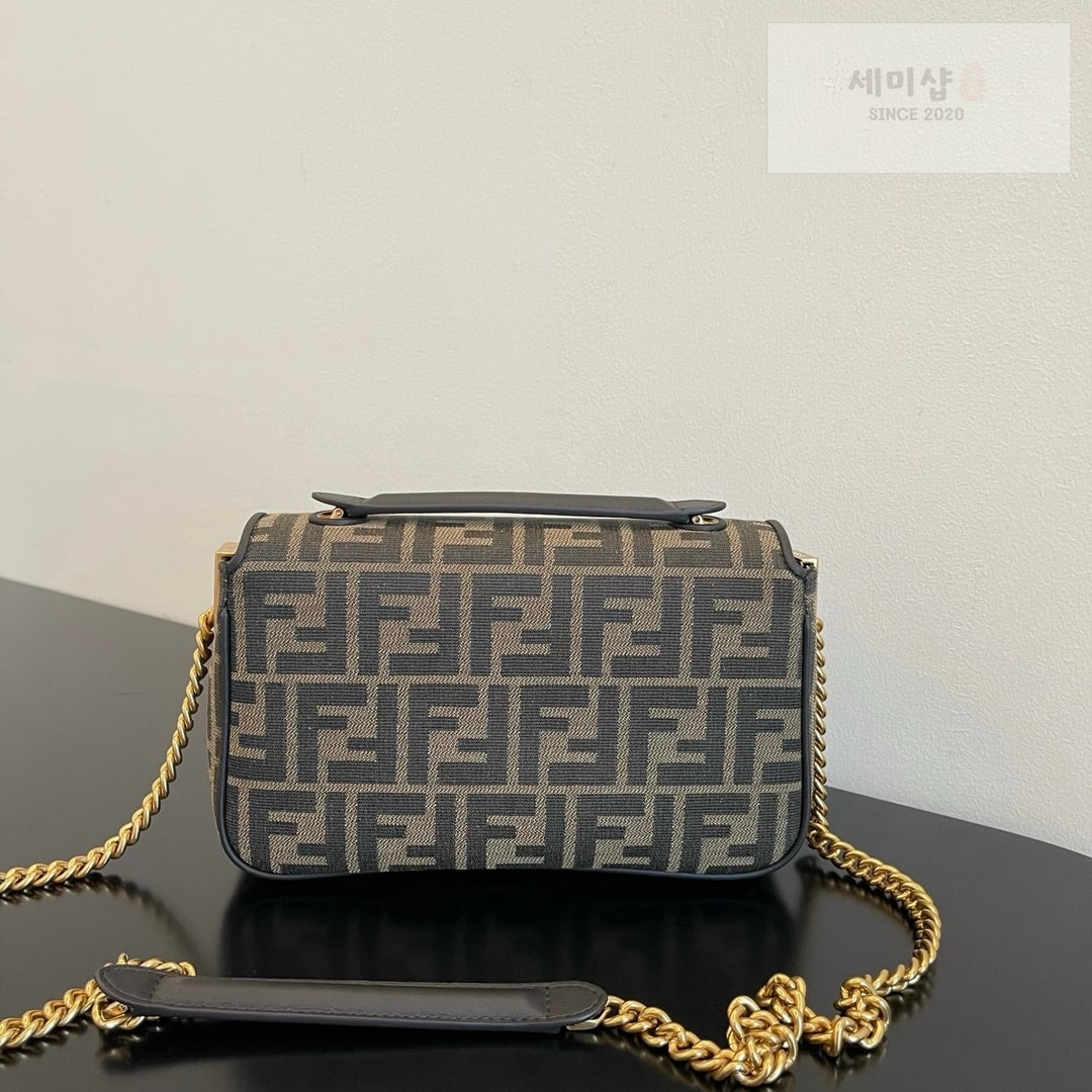 펜디 펜디 아이코닉 바게트백 FF 모노그램 Bag 2번 이미지