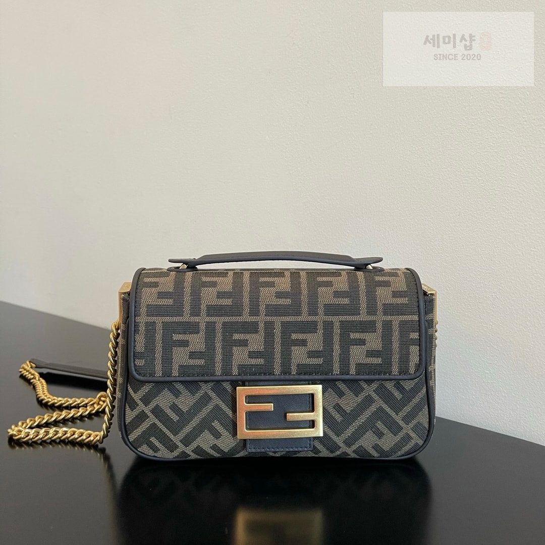 펜디 펜디 아이코닉 바게트백 FF 모노그램 Bag 1번 이미지