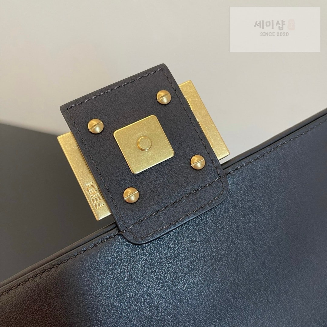 펜디 펜디 아이코닉 바게트백 FF 모노그램 Bag 7번 이미지