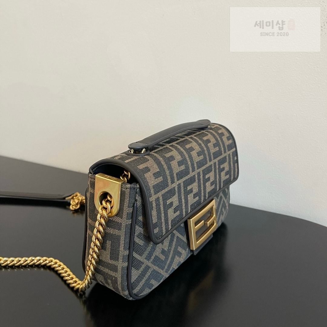 펜디 펜디 아이코닉 바게트백 FF 모노그램 Bag 3번 이미지