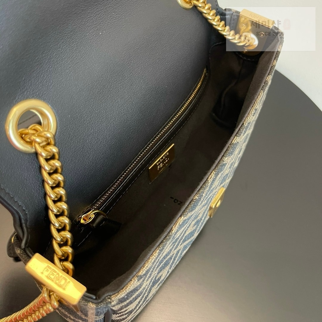 펜디 펜디 아이코닉 바게트백 FF 모노그램 Bag 6번 이미지