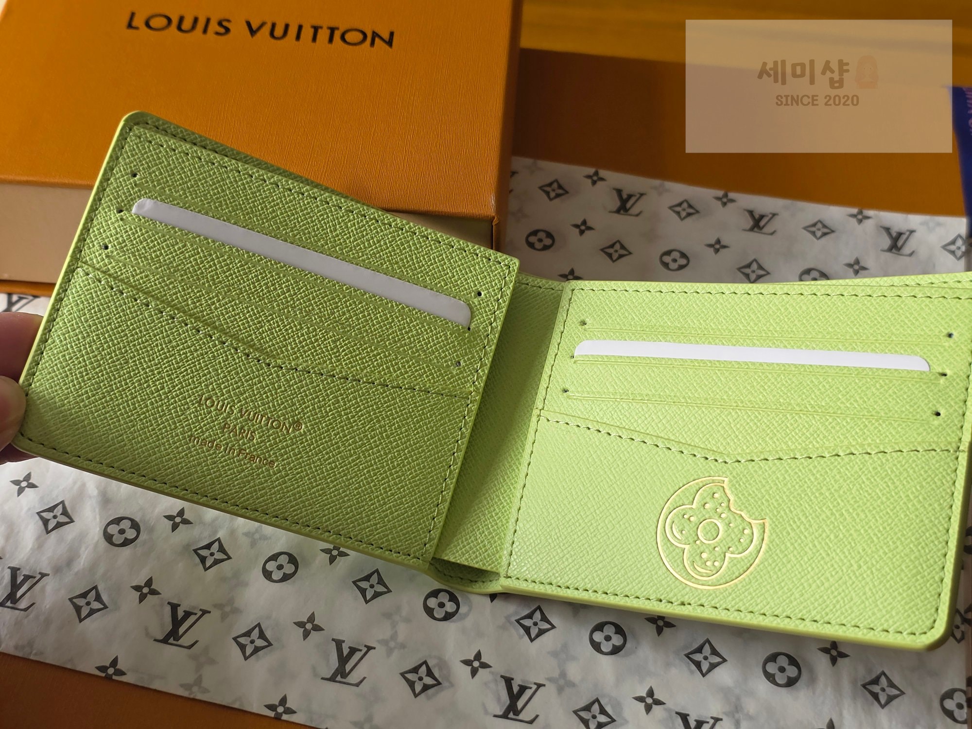 Louis Vuitton 루이비통 슬렌더 월릿 모노그램 크래커 피스타치오 모노그램 피스타치오 지갑 5번 이미지