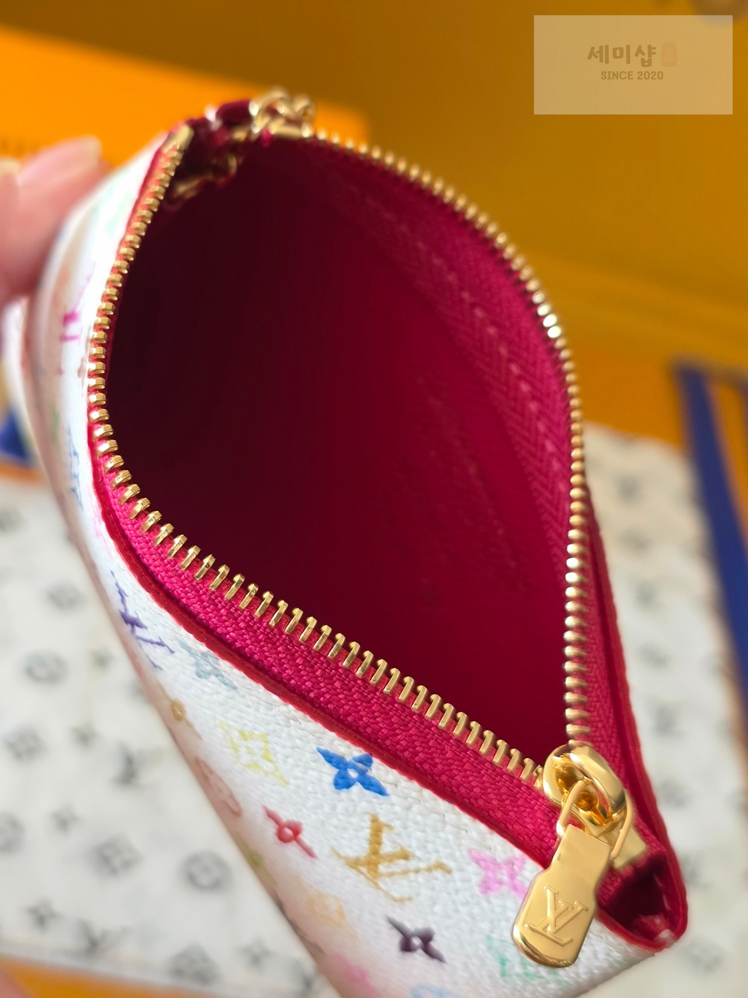 Louis Vuitton 루이비통 모노그램 멀티컬러 키 파우치 화이트 멀티컬러 지갑 8번 이미지