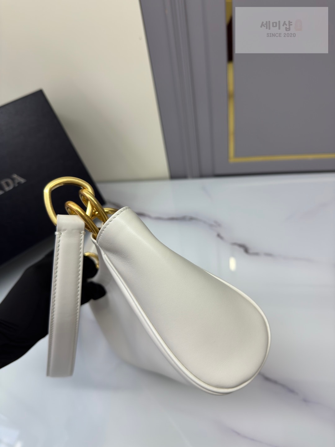 프라다 프라다 스몰 가죽 숄더백 블랙 Bag 4번 이미지