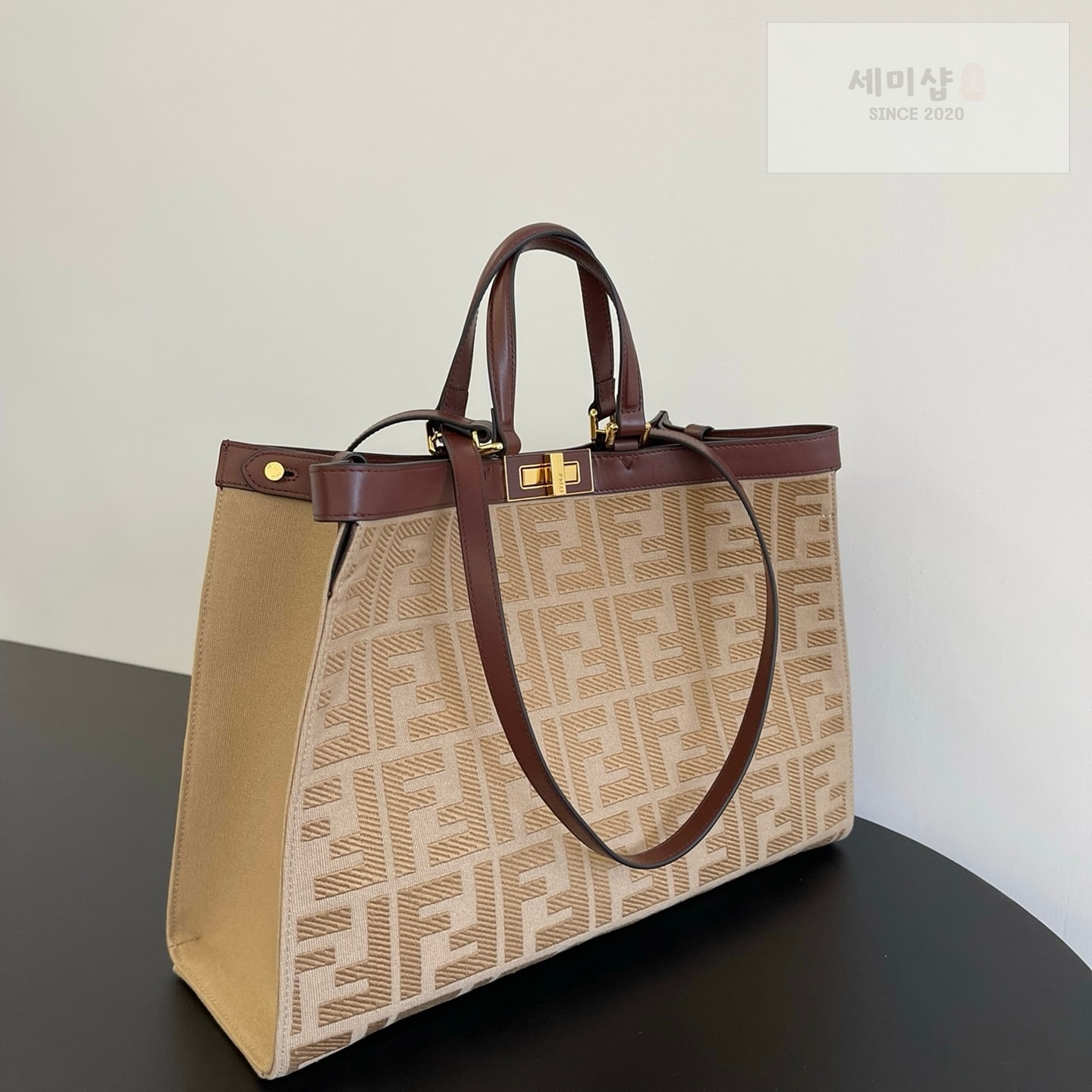 펜디 펜디 피카부 X토트 FF 샌드 캔버스 버건디 엣지 샌드 FF 캔버스 Bag 3번 이미지
