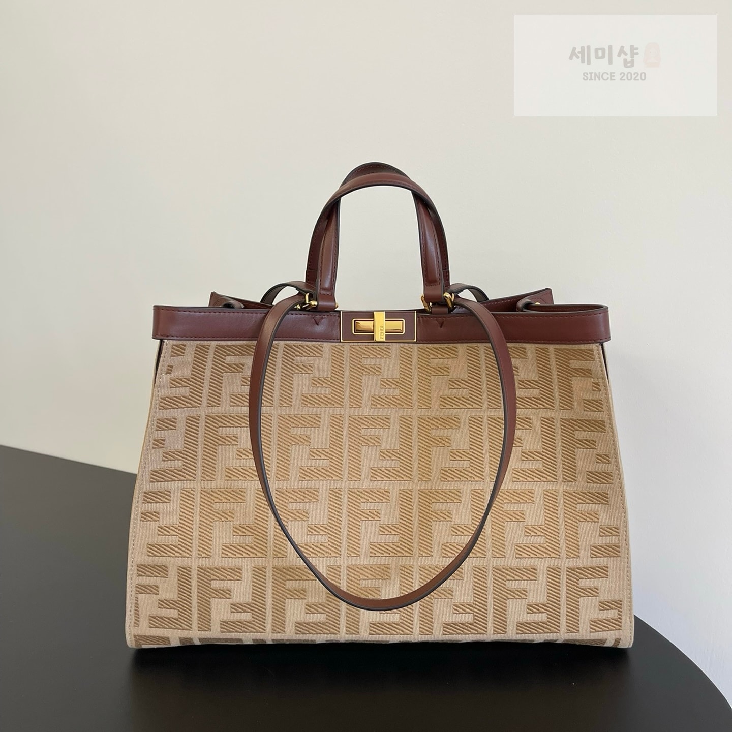 펜디 펜디 피카부 X토트 FF 샌드 캔버스 버건디 엣지 샌드 FF 캔버스 Bag 1번 이미지