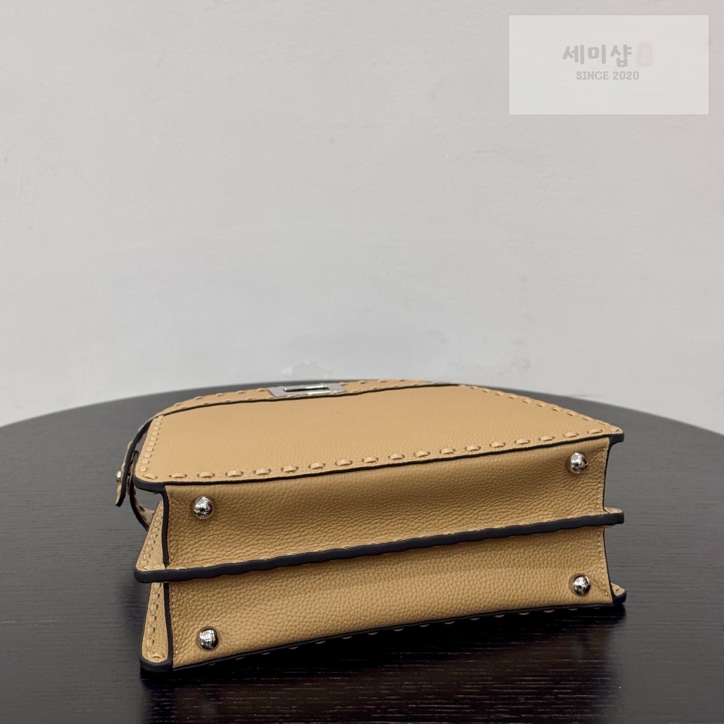 펜디 펜디 스몰 피카부 아이씨 유 카멜 Bag 4번 이미지
