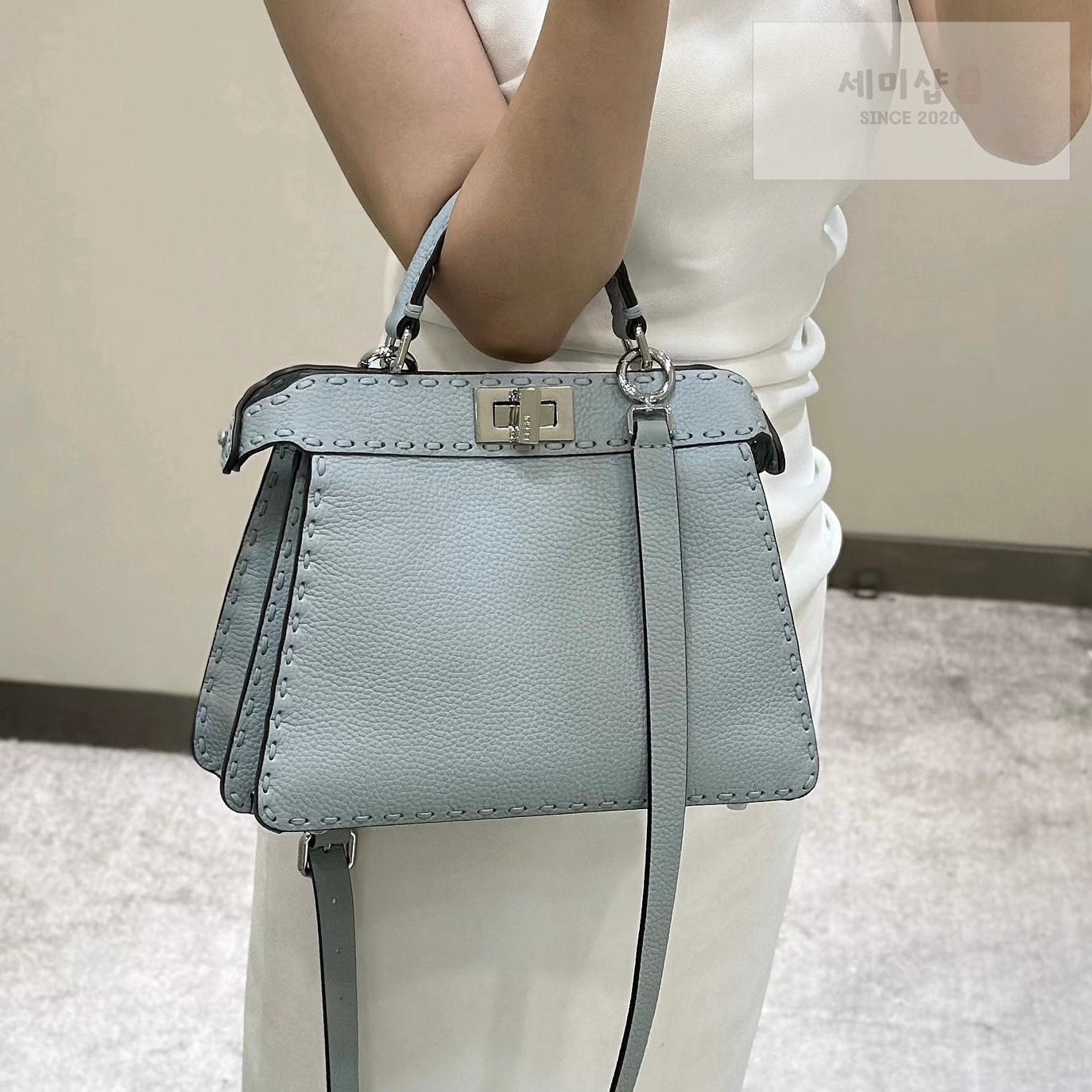 펜디 펜디 스몰 피카부 아이씨 유 라이트 블루 Bag 8번 이미지