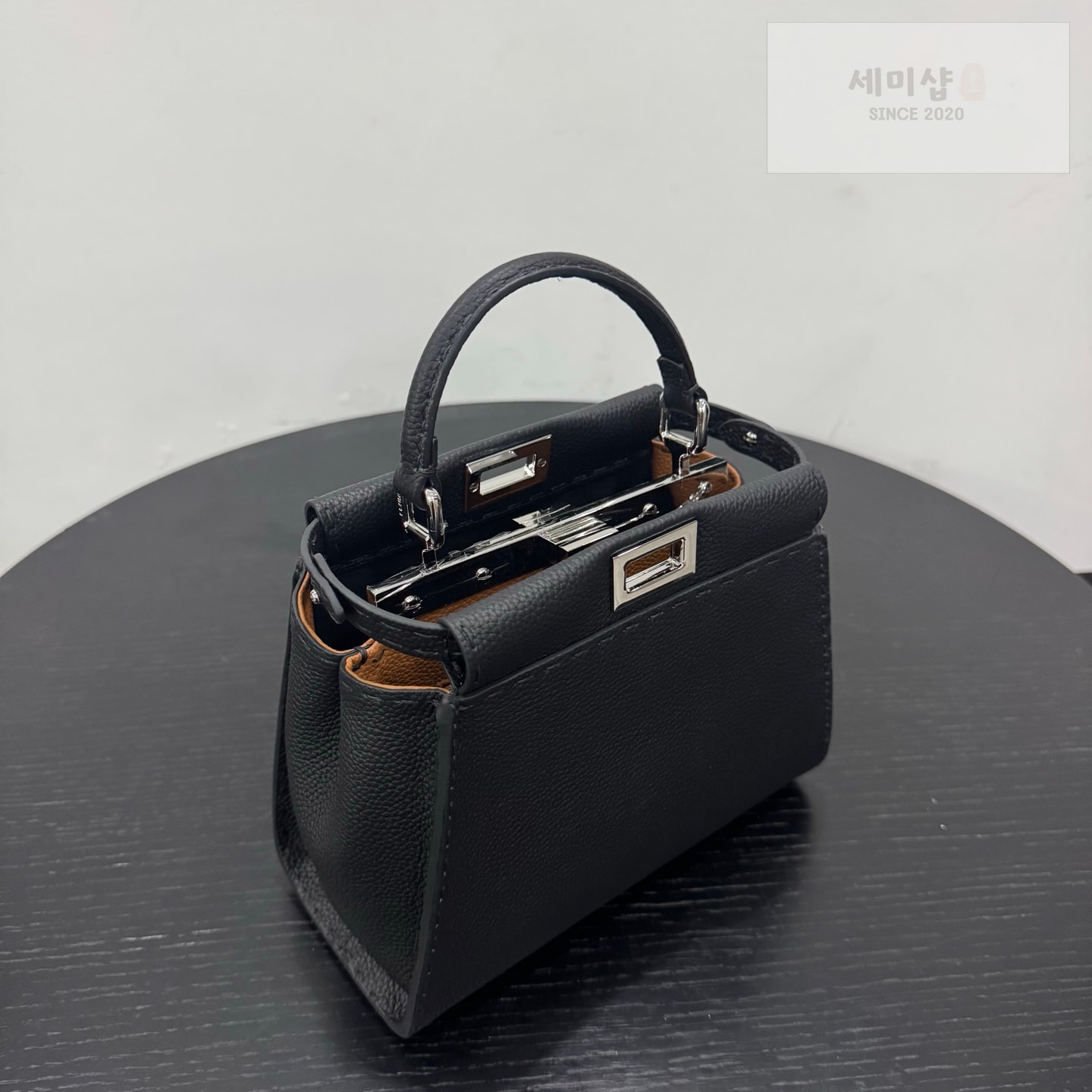 펜디 펜디 미니 피카부 아이씨 유 블랙 Bag 6번 이미지