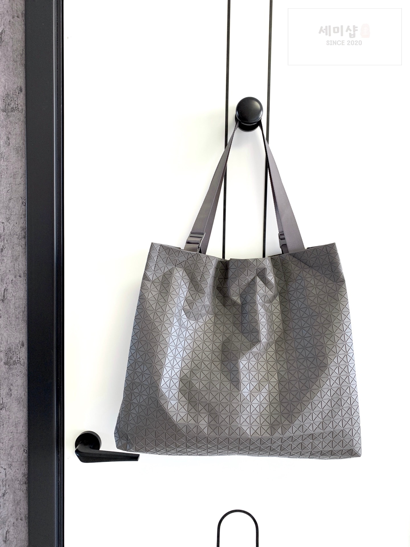 바오바오 바오바오 하이커 토트백 블랙 메탈 Bag 48번 이미지