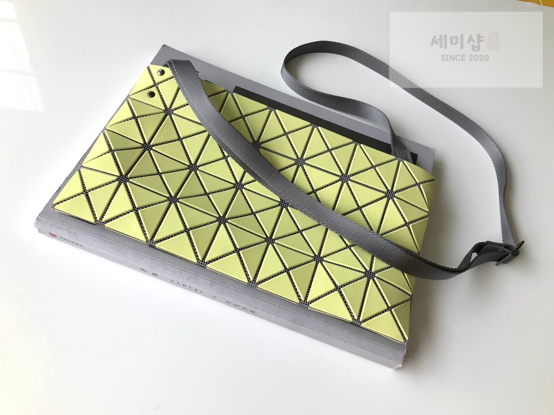 바오바오 바오바오 루센트 크로스백 라이트 라벤더 Bag 28번 이미지