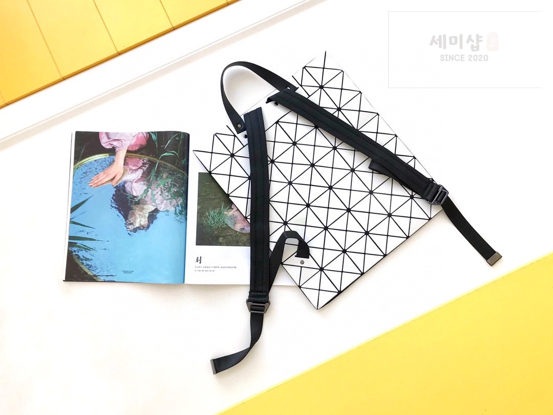 바오바오 바오바오 플랫 백팩 화이트 Bag 3번 이미지