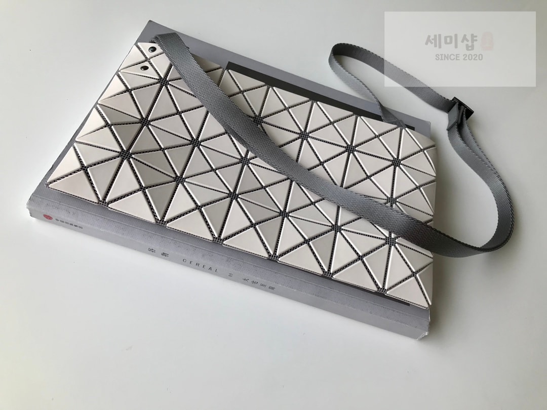 바오바오 바오바오 루센트 크로스백 라이트 라벤더 Bag 19번 이미지