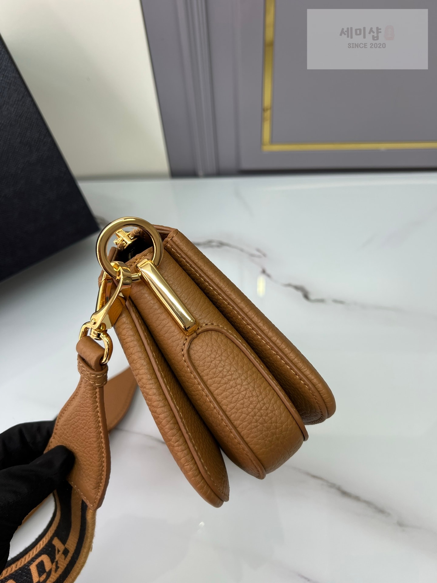 프라다 프라다 비텔로 다이노 숄더백 꼬냑 Bag 3번 이미지