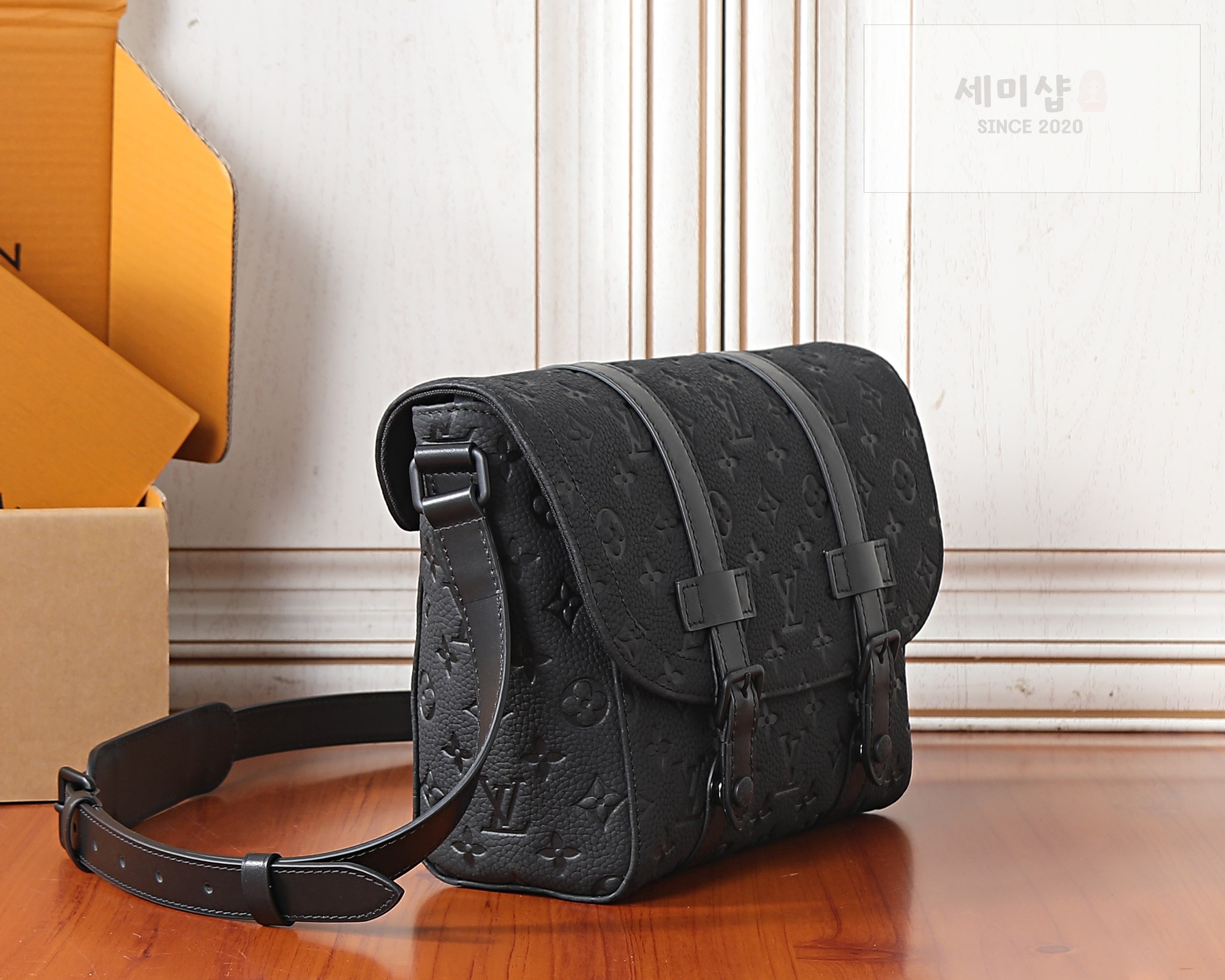 루이비통 루이비통 크리스토퍼 메신저백 블랙 Bag 3번 이미지