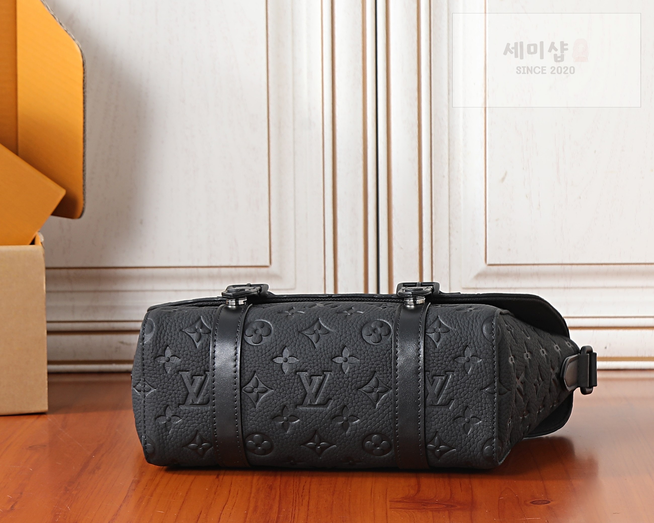 루이비통 루이비통 크리스토퍼 메신저백 블랙 Bag 4번 이미지