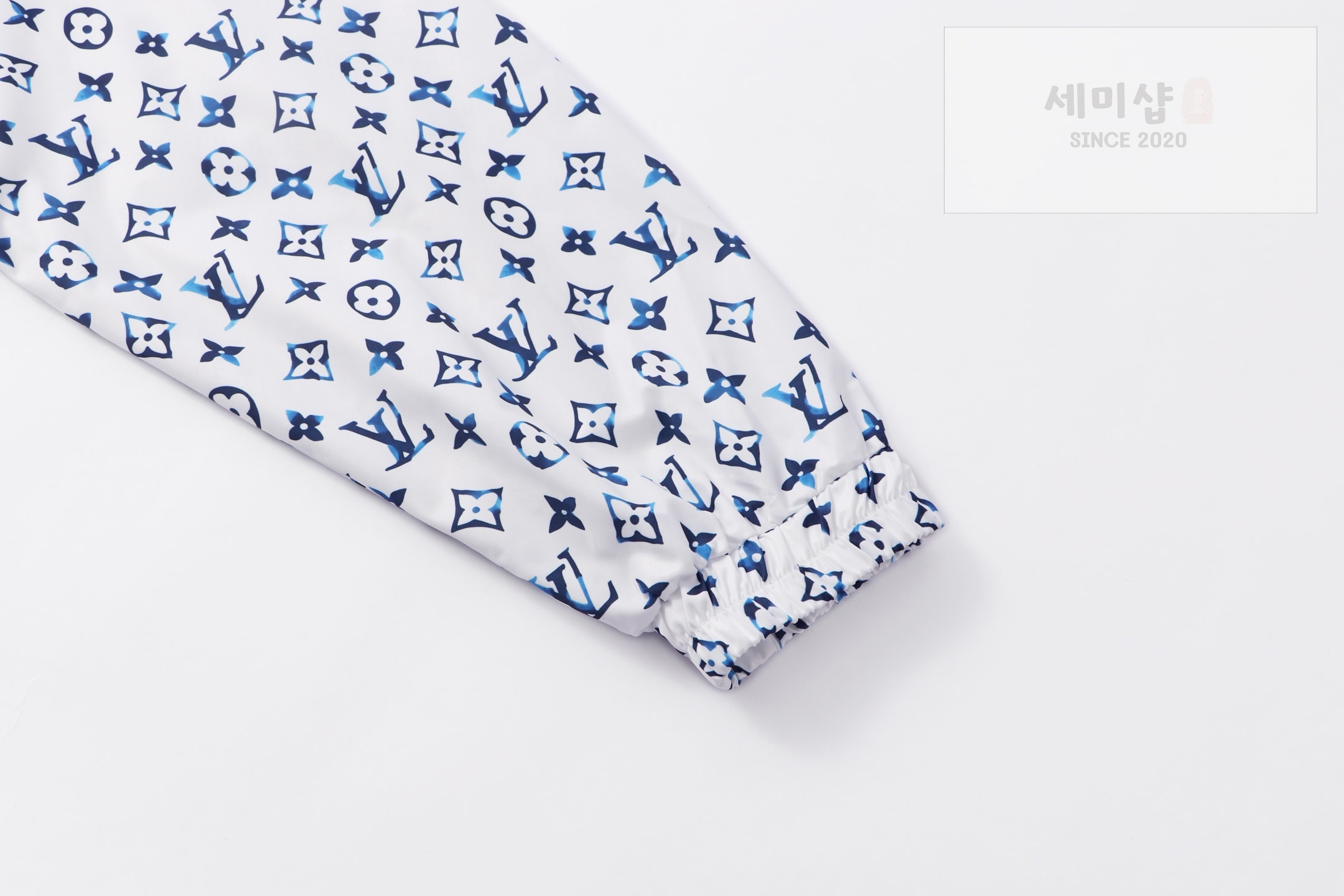 루이비통 루이비통 그래픽 모노그램 나일론 윈드 브레이커 화이트 블루 모노그램 의류 4번 이미지