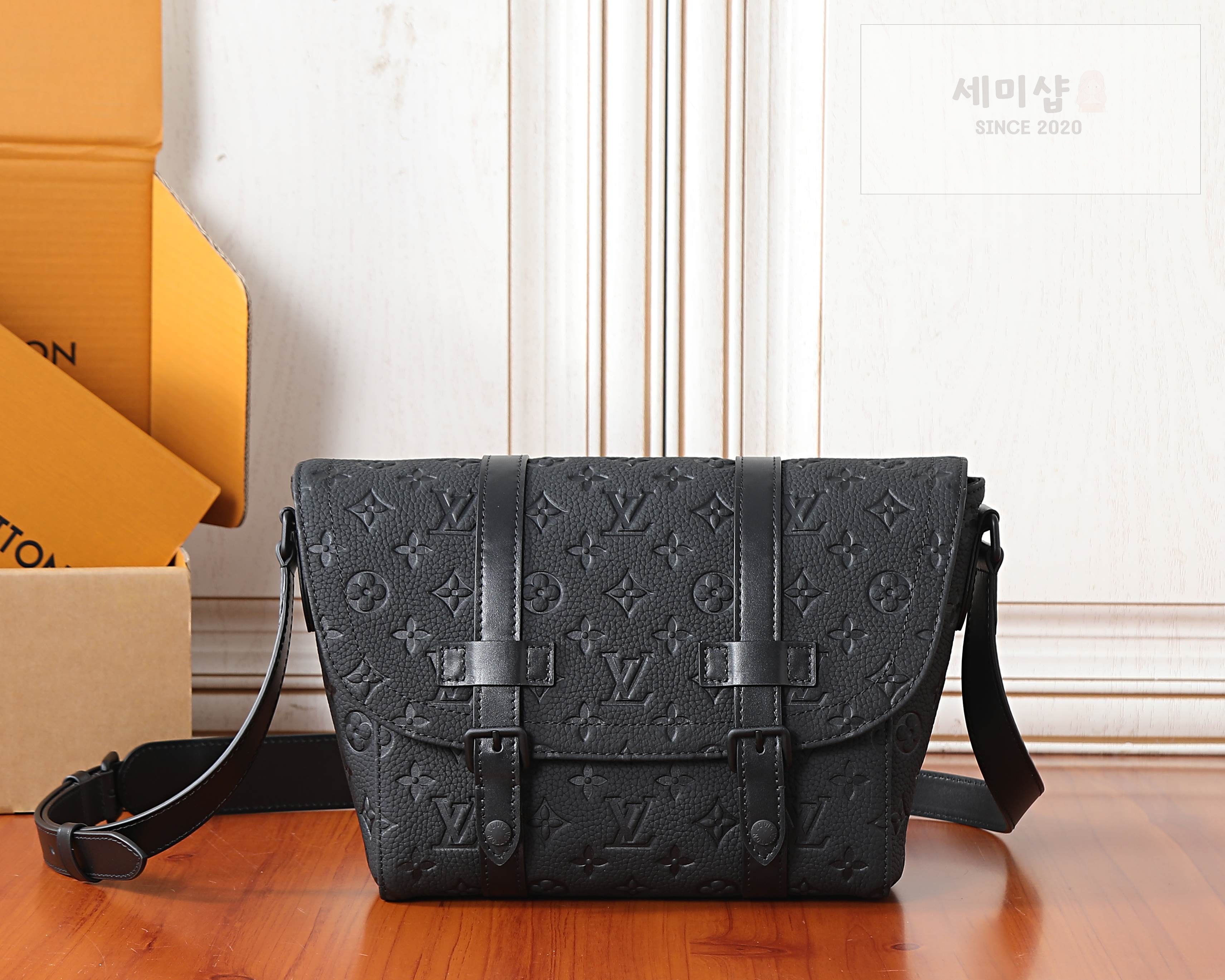 루이비통 루이비통 크리스토퍼 메신저백 블랙 Bag 1번 이미지