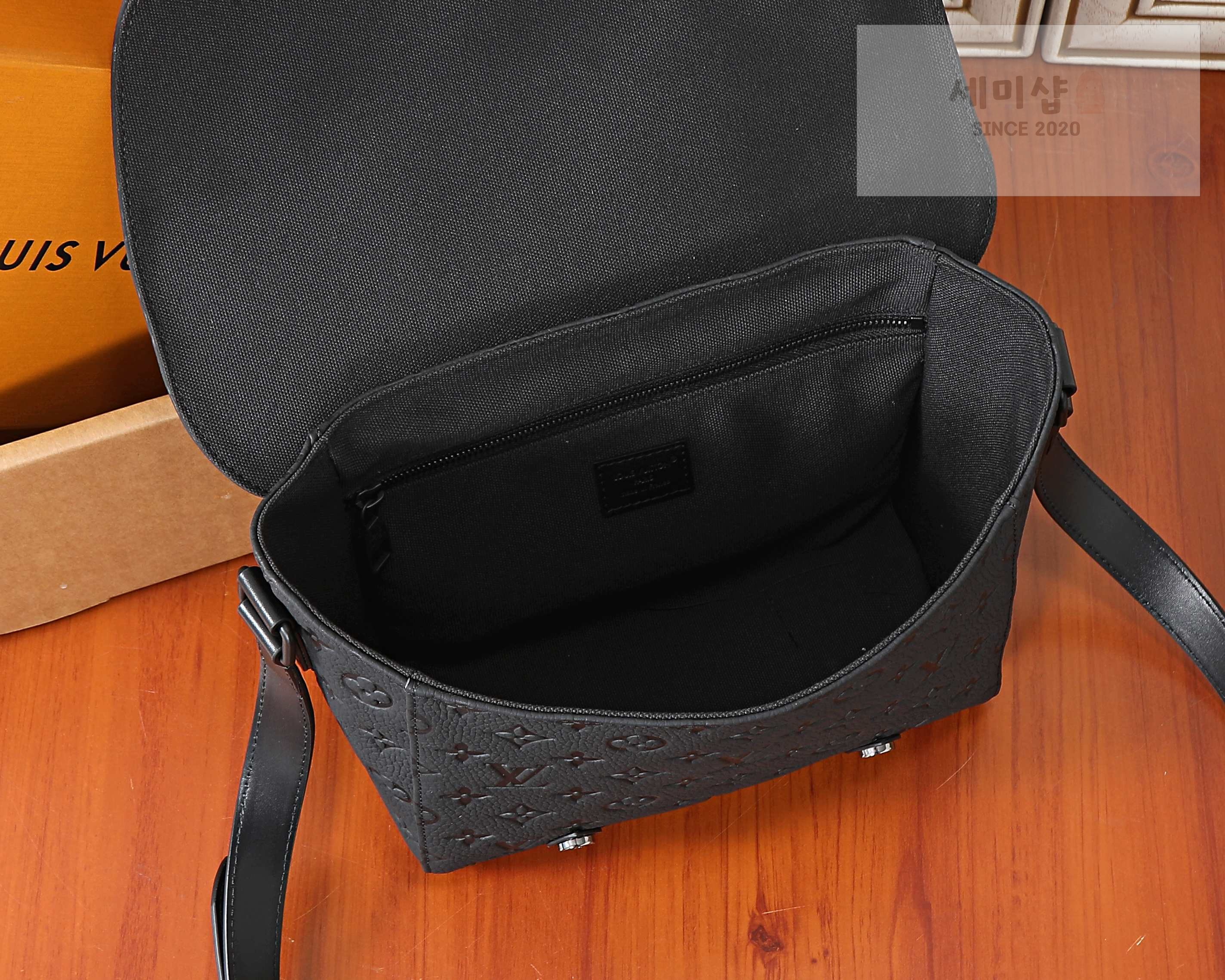 루이비통 루이비통 크리스토퍼 메신저백 블랙 Bag 7번 이미지