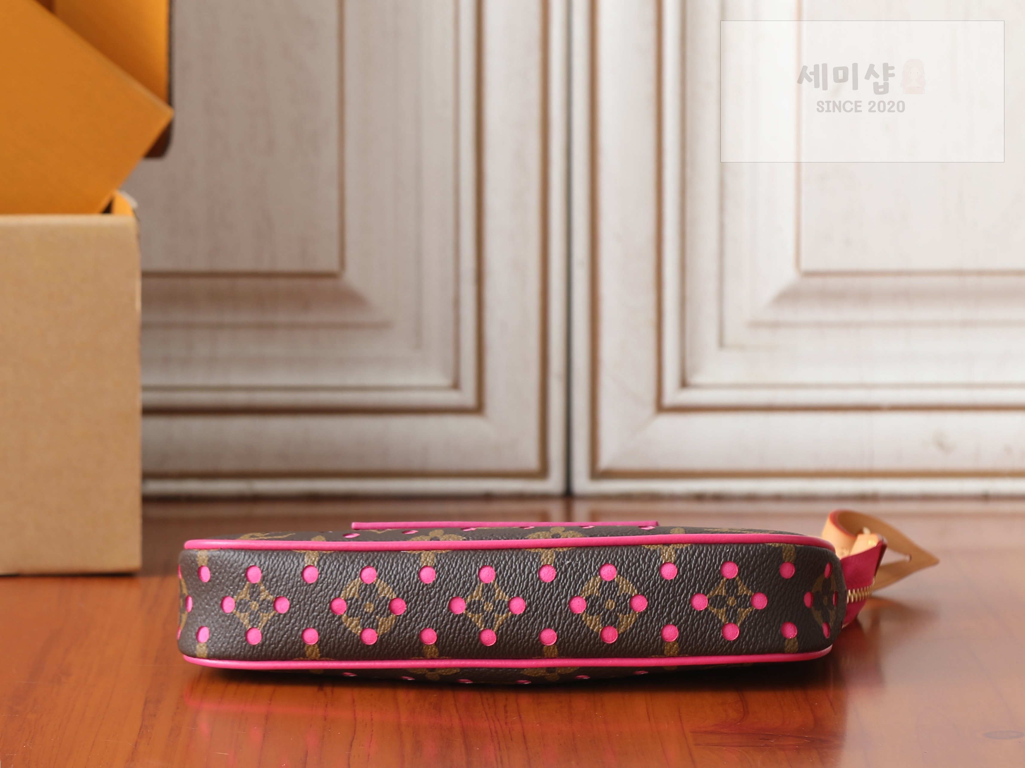루이비통 루이비통 포셰트 악세수아 팝 크러쉬 Bag 4번 이미지