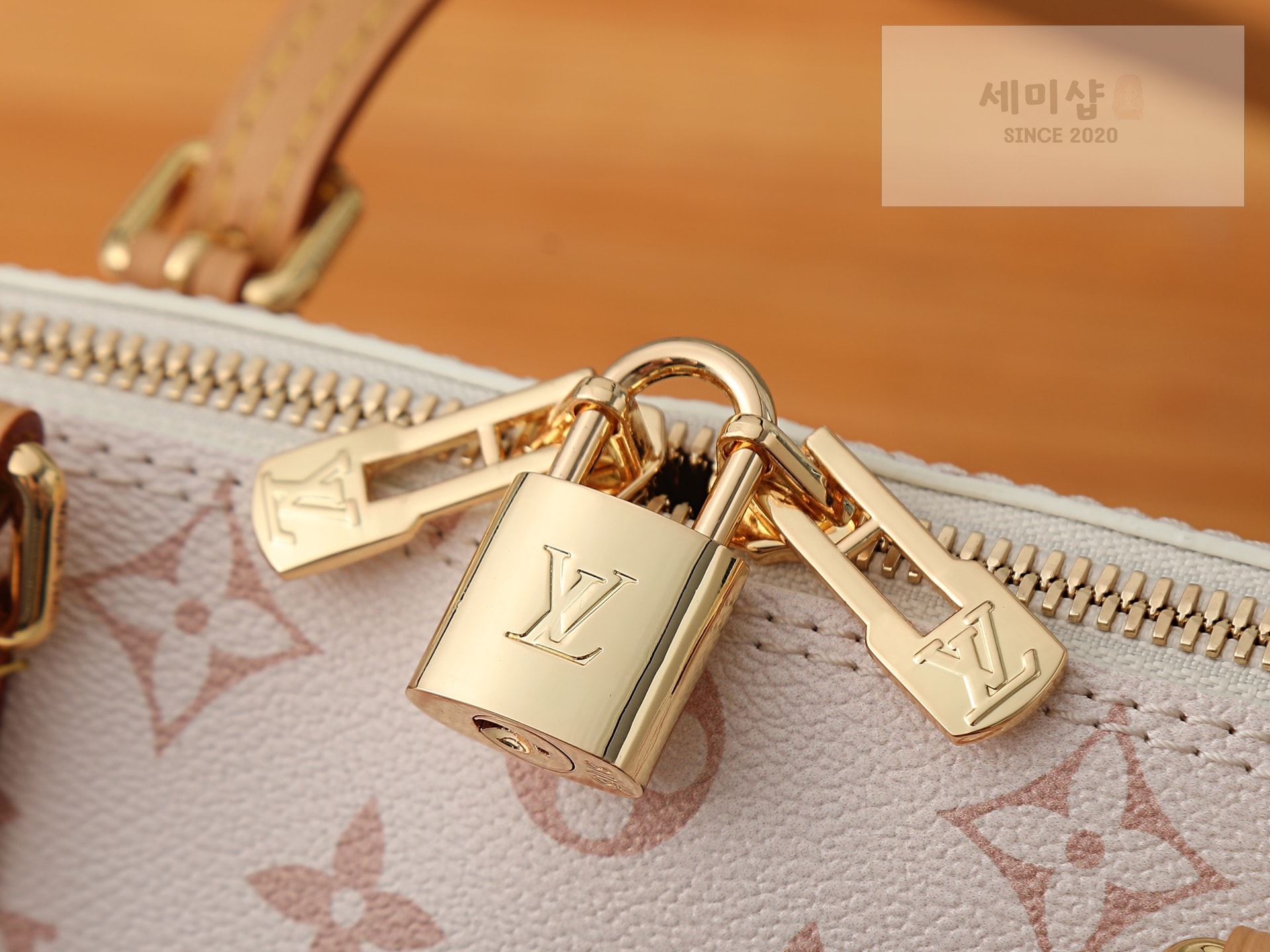 루이비통 루이비통 스콰이어 이스트 웨스트 레플리카 5번 이미지 - Bag | 세미샵 레플리카 사이트