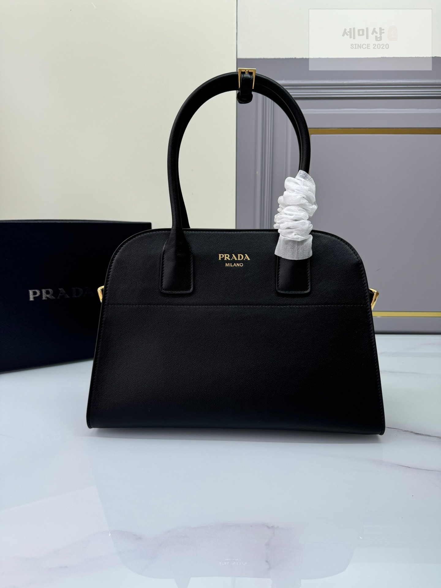 프라다 프라다 소프트 그레인 가죽 미디엄 토트백 1BG538 화이트 Bag 18번 이미지
