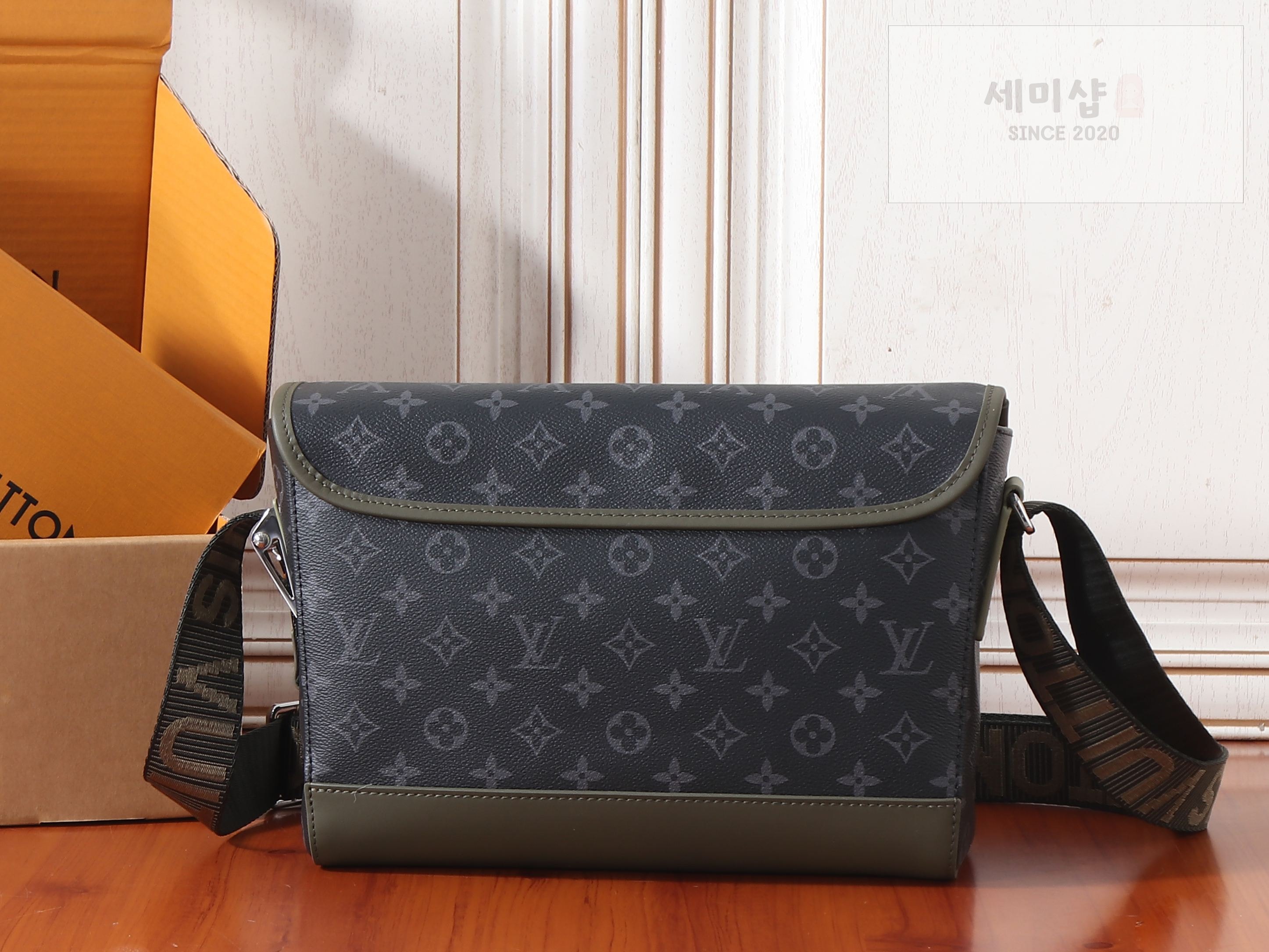 루이비통 루이비통 쿠리에 메신저백 카키 그린 Bag 2번 이미지