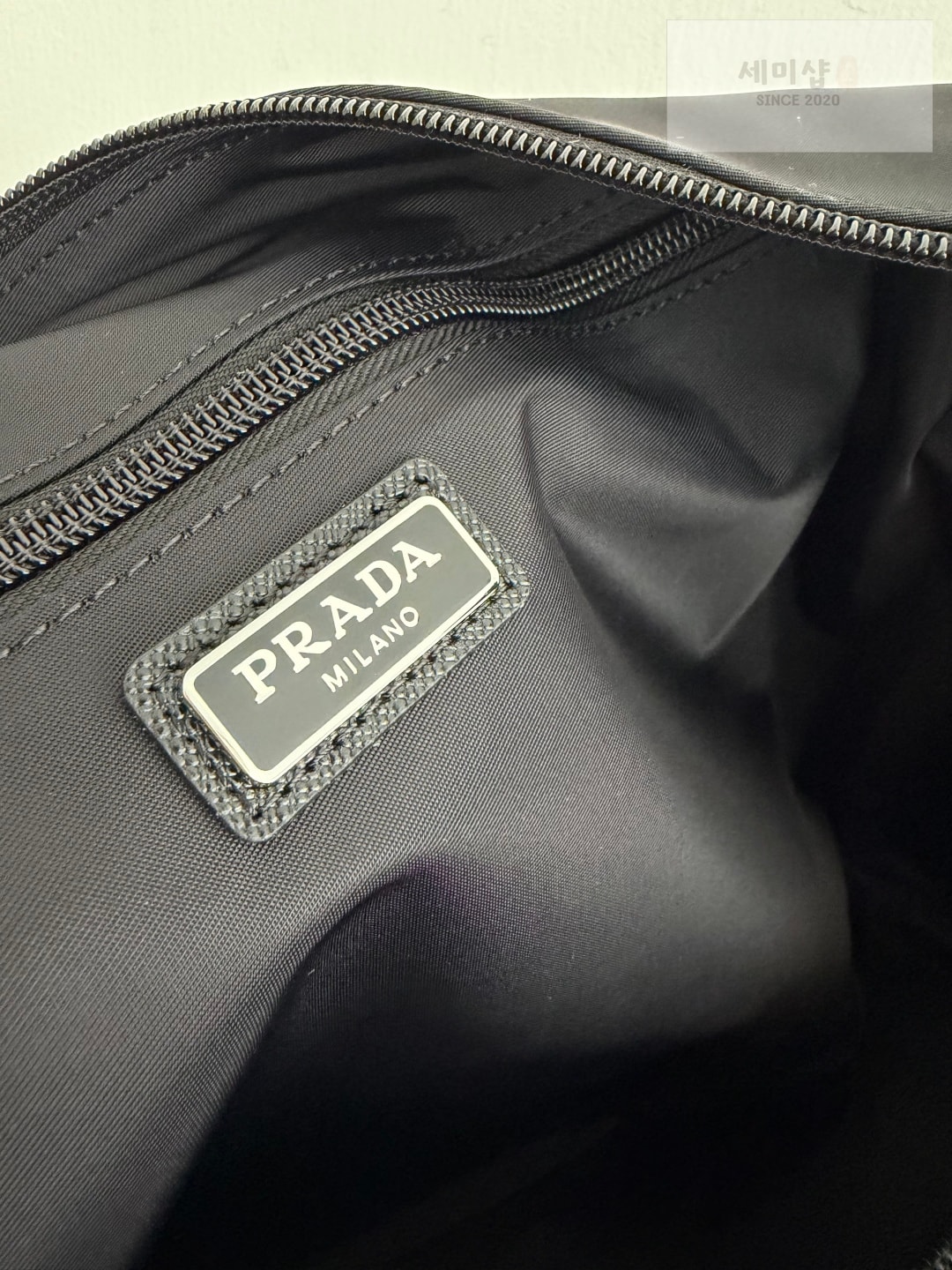 프라다 프라다 리나일론 및 사피아노 가죽 숄더백 2VH213 리나일론 블랙 Bag 8번 이미지