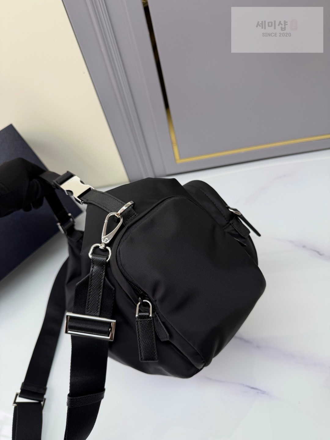 프라다 프라다 리나일론 및 사피아노 가죽 숄더백 2VH213 리나일론 블랙 Bag 3번 이미지