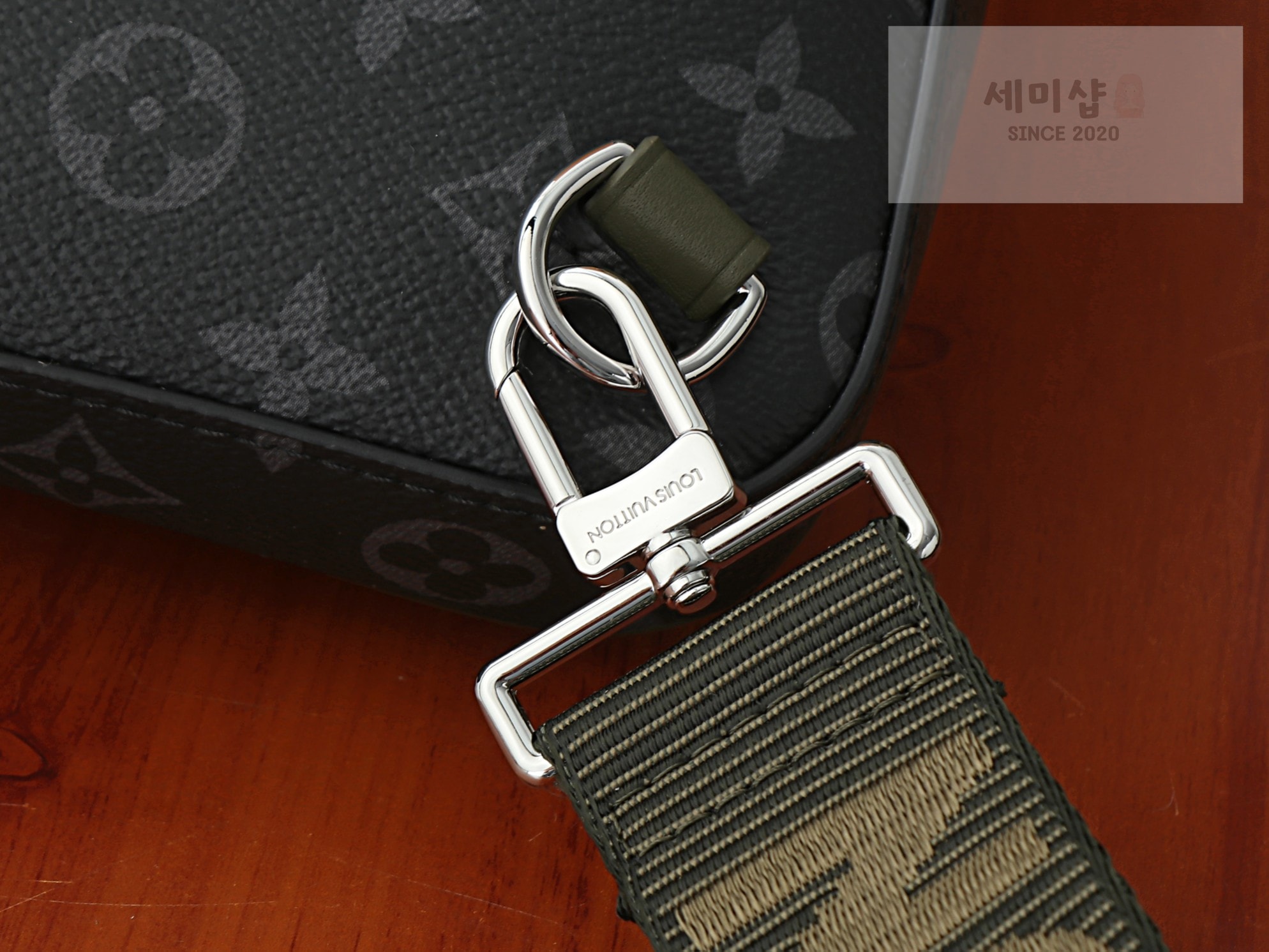 루이비통 루이비통 에비뉴 슬링백 NP 카키 그린 Bag 7번 이미지